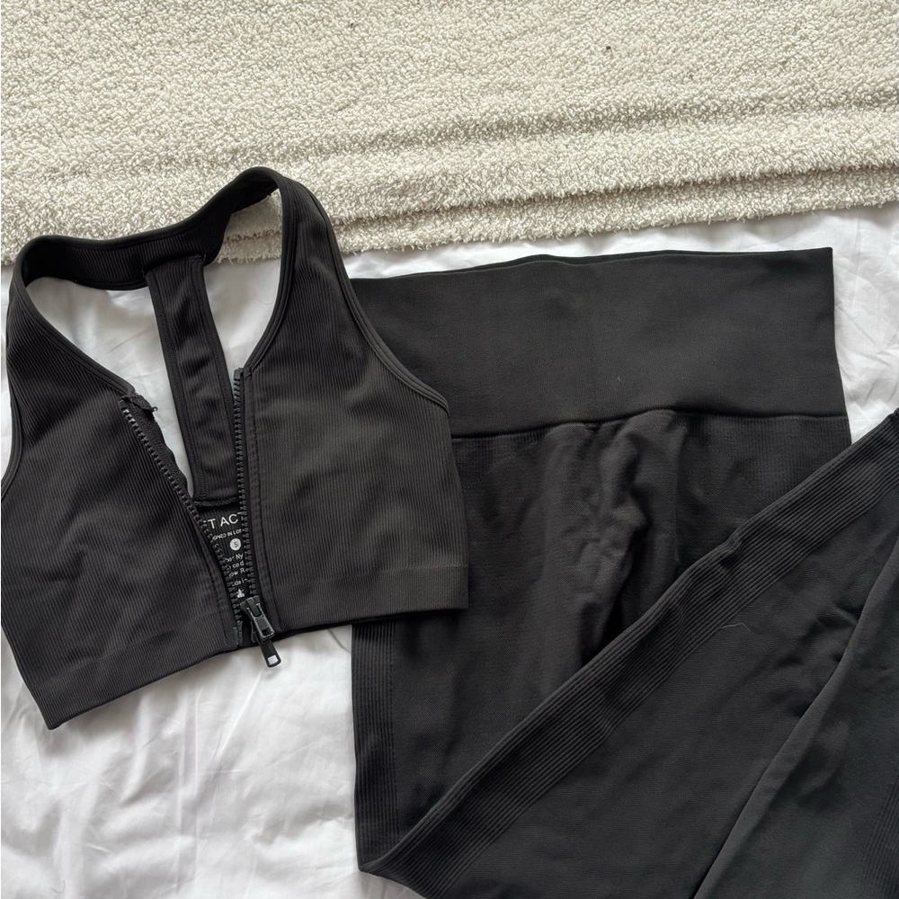 Set Active - Sculptflex Leggings & Sculptflex Ribbed Zip Bra in Haze - size SM